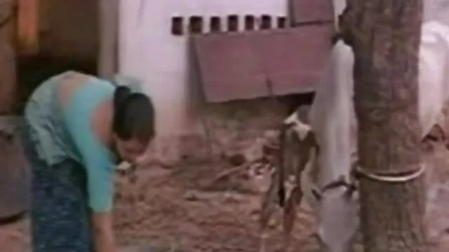 তার ভাইয়ের সাথে কাজ বাংলা sex hd করার জন্য তার স্বামী পাঠান.