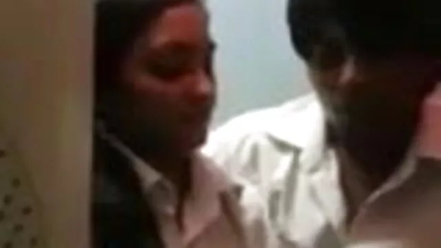 পুরু বাংলা xxx video hd শ্যামাঙ্গিনী ওয়েটার দ্বারা ধর্ষিত