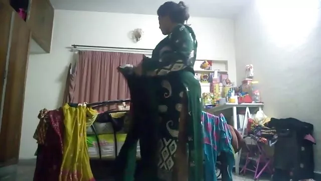 মেয়ে সমকামী, গুদে হাত বাংলা সেকচ ভিডিও ঢোকানর